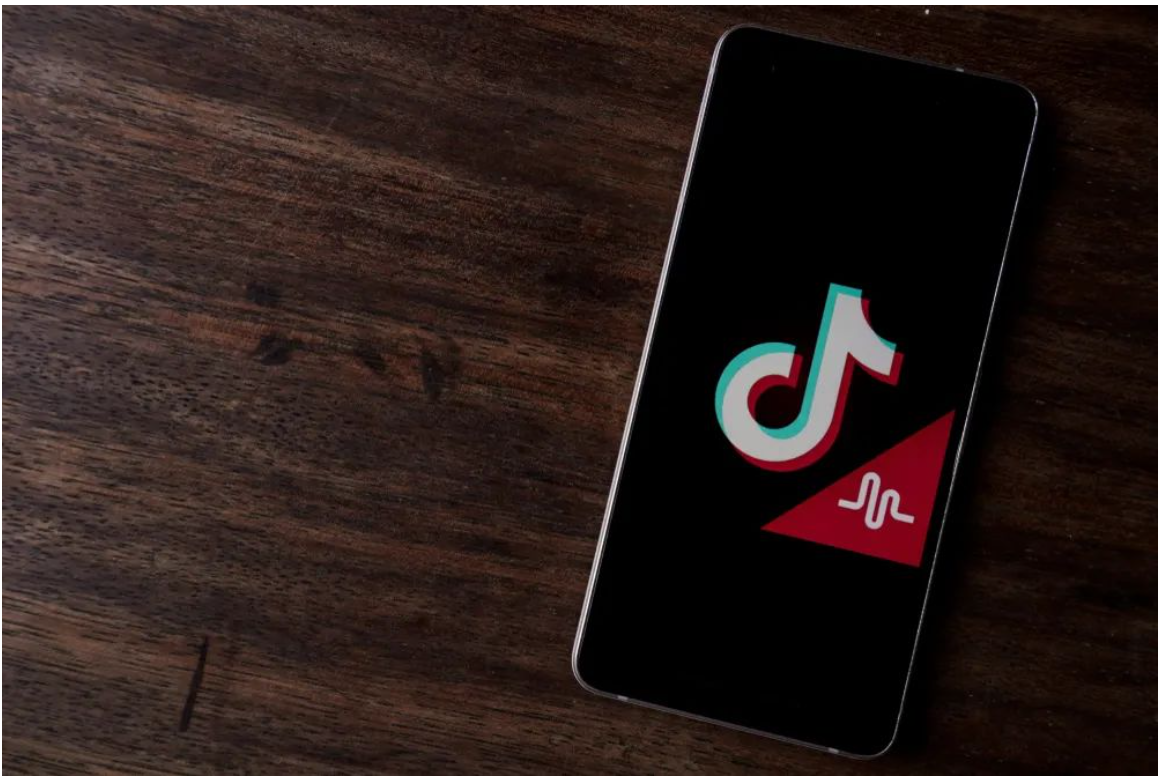 امریکی کانگریس کے اراکین نے بائٹ ڈانس سے TikTok کو 165 دنوں کے اندر ختم کرنے کا مطالبہ کیا اس سال کے پہلے چھ ہفتوں میں، چین میں آئی فون کی فروخت میں سال بہ سال 24 فیصد کمی واقع ہوئی۔